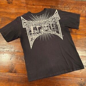 TAPOUT Faded Black Distressed Big Spell Out Graphic Logo T-Shirt L